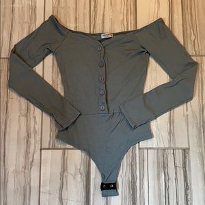 PRICE DROP 🌟 NWOT Off-the-shoulder bodysuit